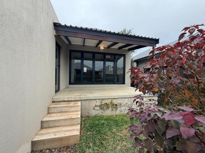 2 Bedroom Simplex to Rent in Hoedspruit - Property to rent - MR713382