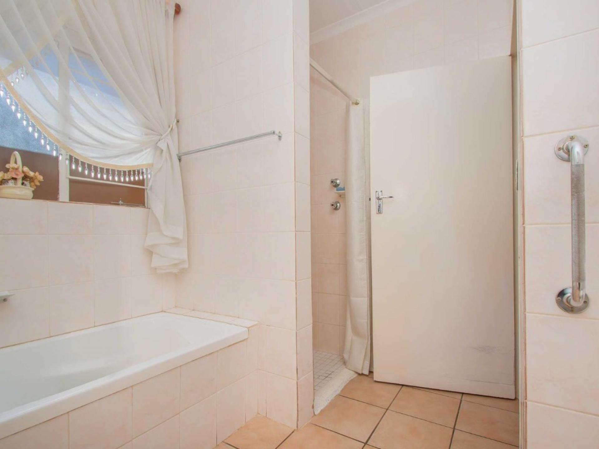  of property in Wilropark