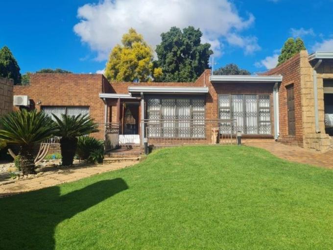 3 Bedroom House for Sale For Sale in Glenvista - MR713392