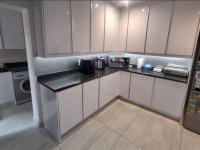  of property in Glenvista