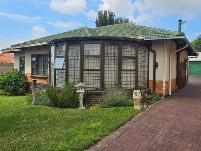 3 Bedroom House for Sale For Sale in South Crest - MR713395
