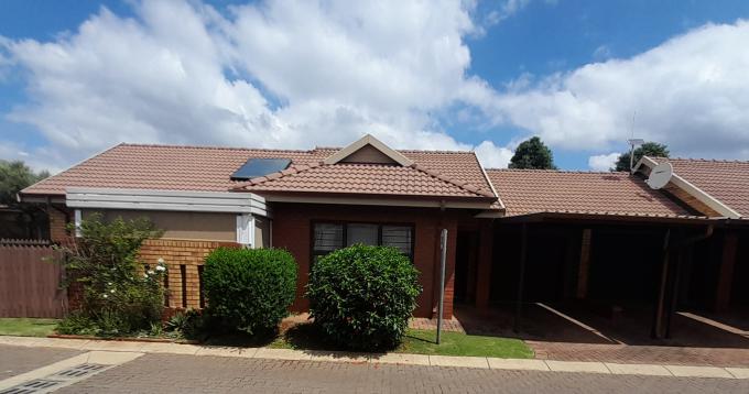 2 Bedroom Duet for Sale and to Rent For Sale in Eldoraigne - MR713401