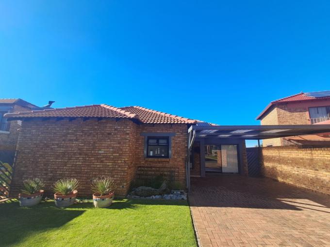 Simplex for Sale For Sale in Newmarket Park - MR713415