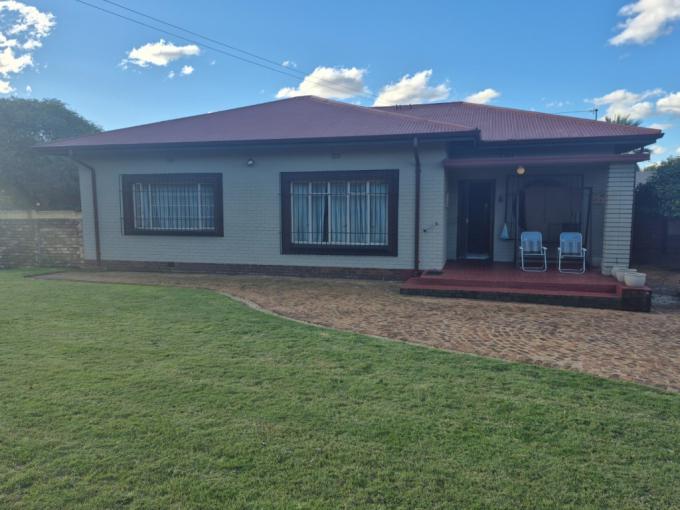 4 Bedroom House for Sale For Sale in Parkhill Gardens - MR713421