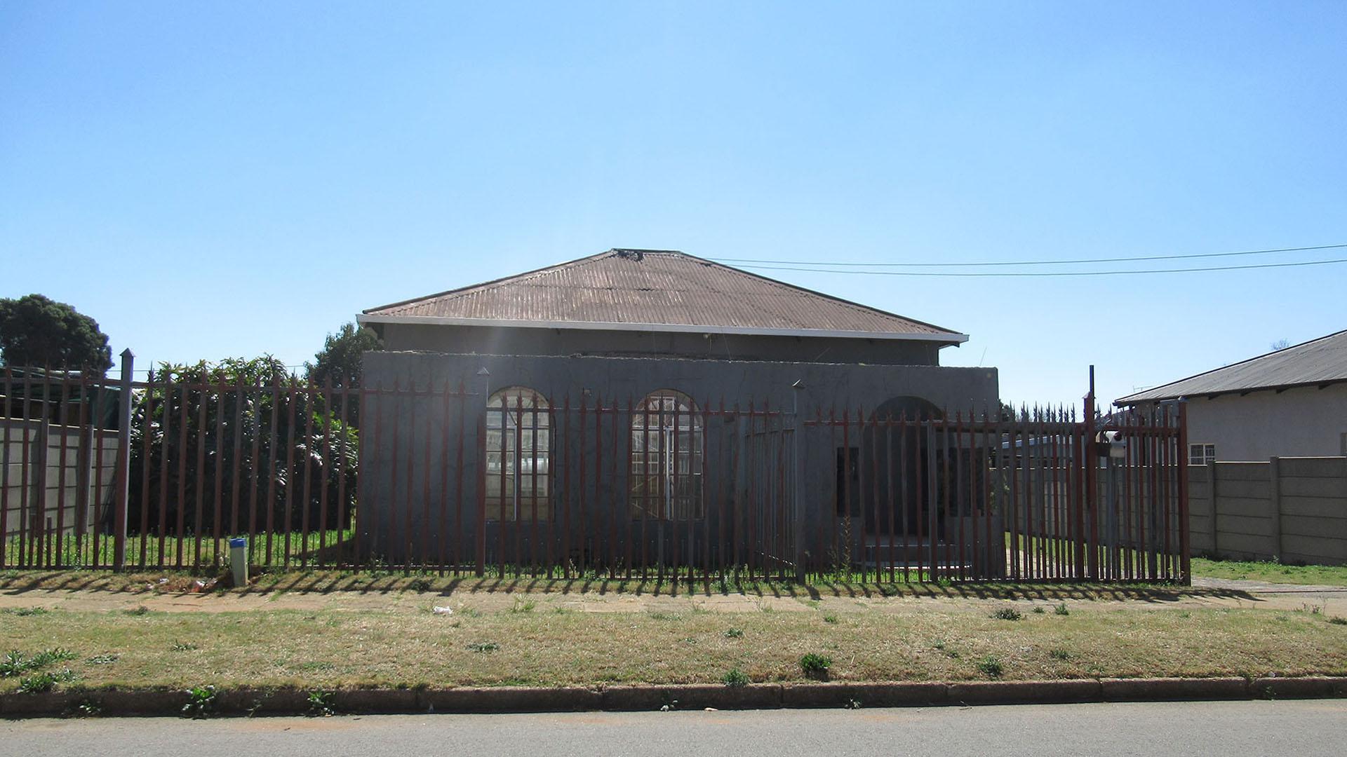 Front View of property in Krugersdorp West