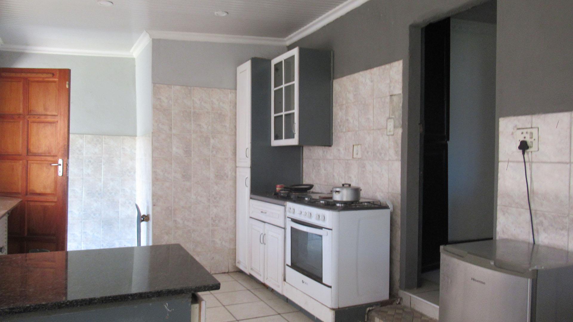 Kitchen - 22 square meters of property in Krugersdorp West