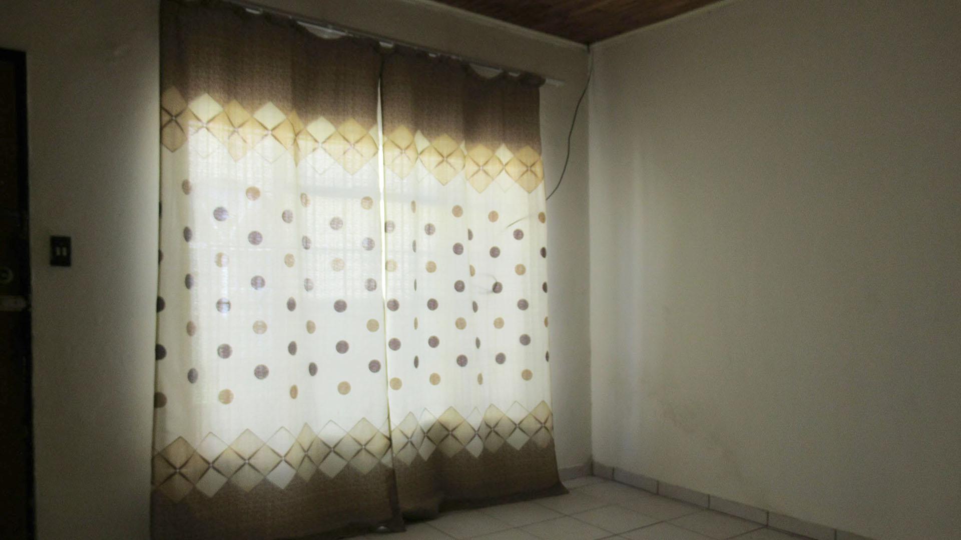 Lounges - 16 square meters of property in Krugersdorp West