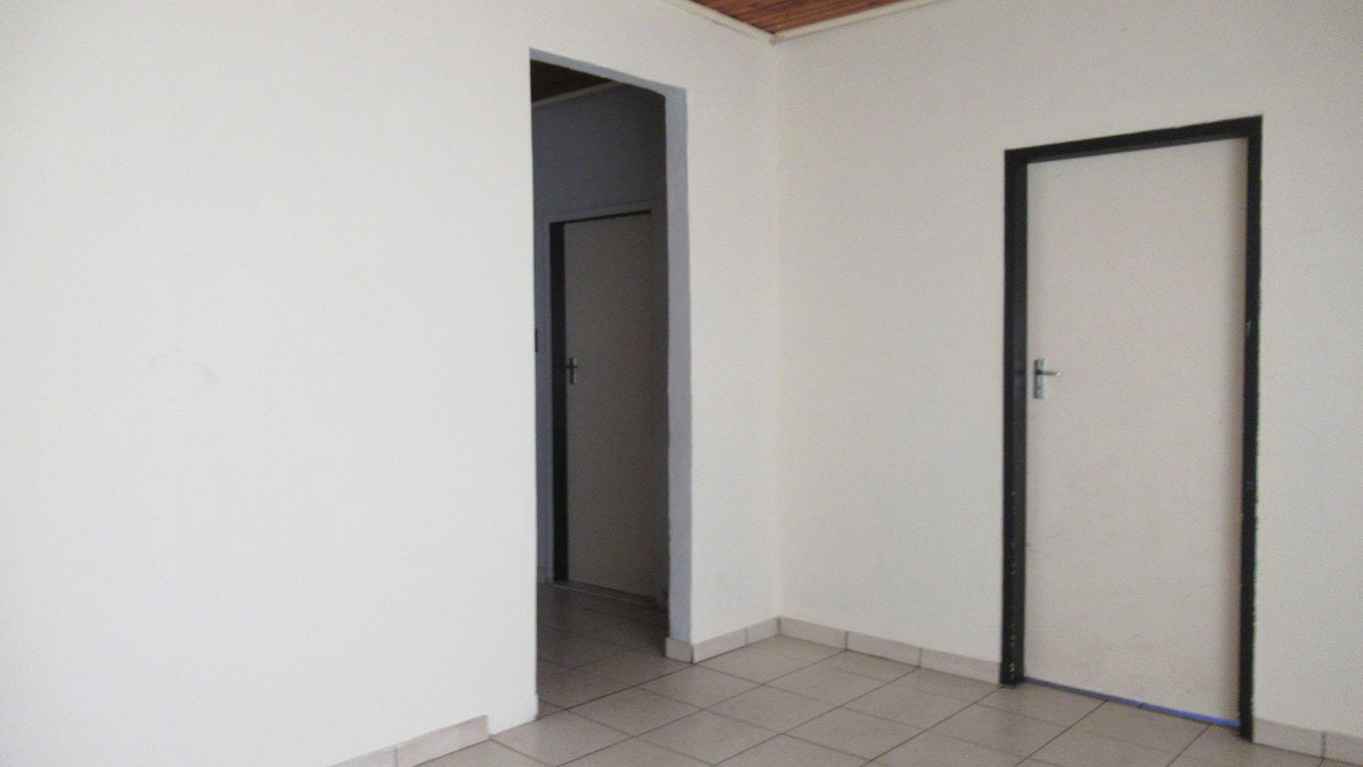 Lounges - 16 square meters of property in Krugersdorp West