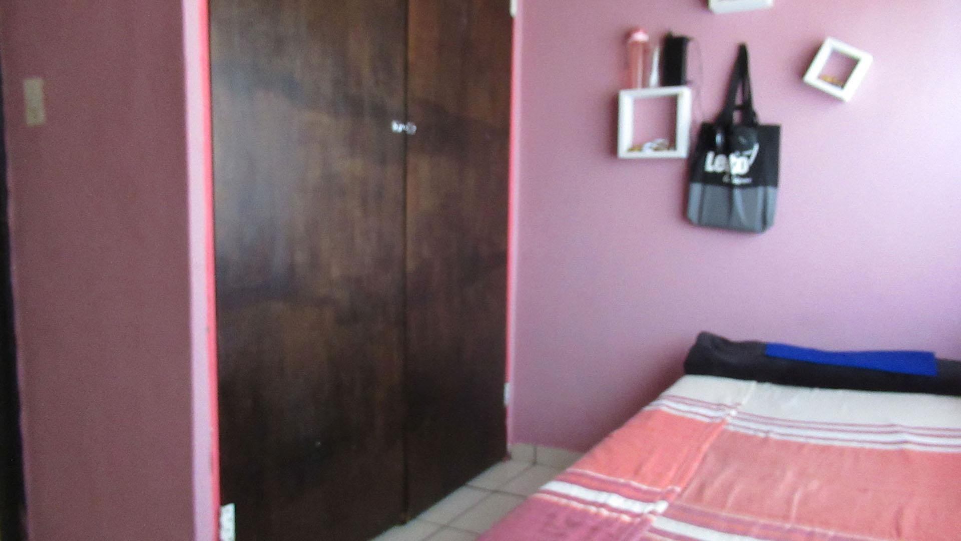 Bed Room 3 - 9 square meters of property in Krugersdorp West