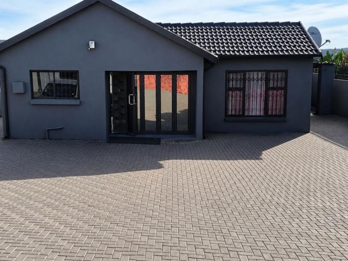 3 Bedroom House for Sale For Sale in Roodekop - MR713442