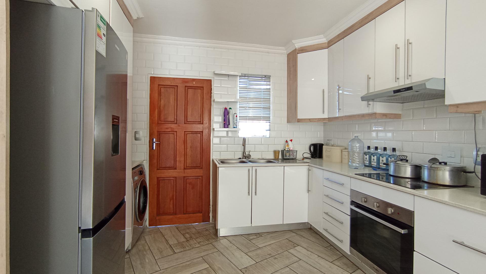Kitchen - 9 square meters of property in Kosmosdal