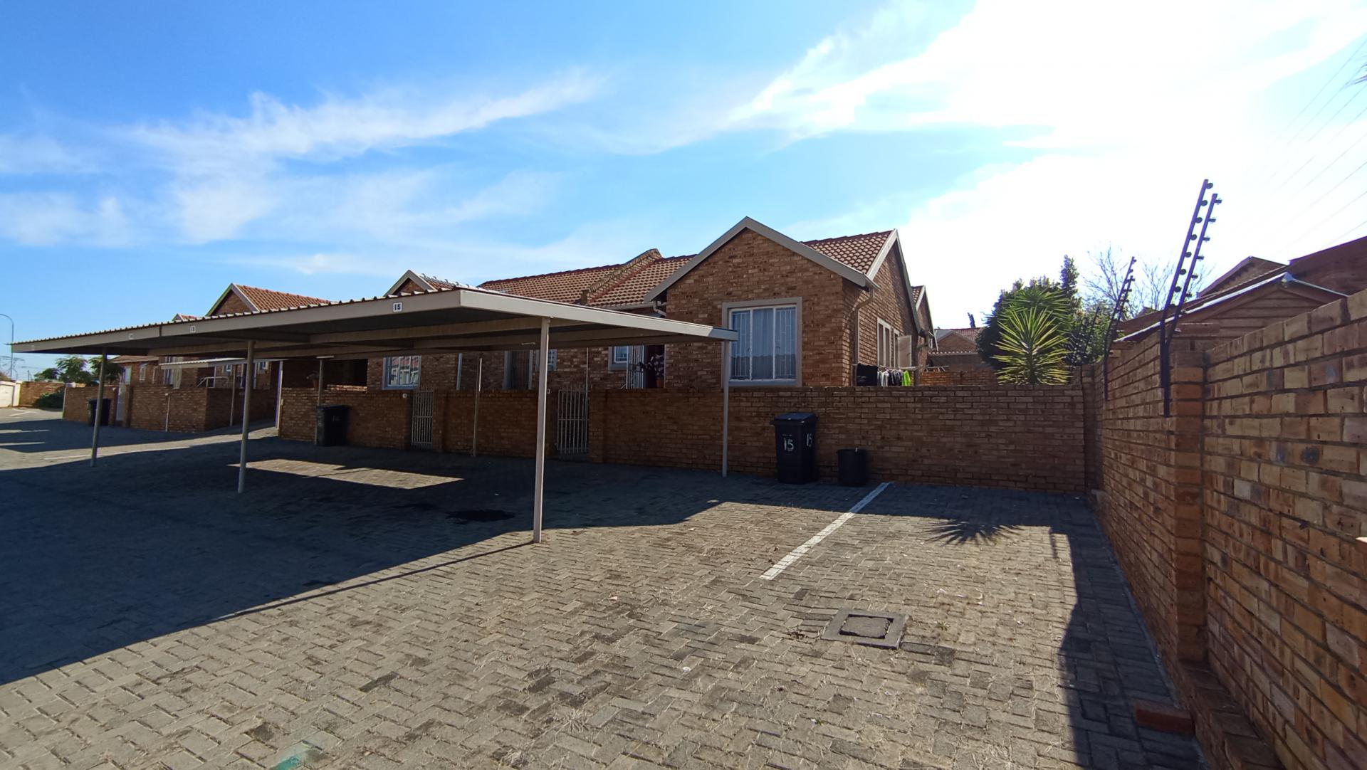 Front View of property in Kosmosdal