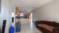 Lounges - 18 square meters of property in Annlin West