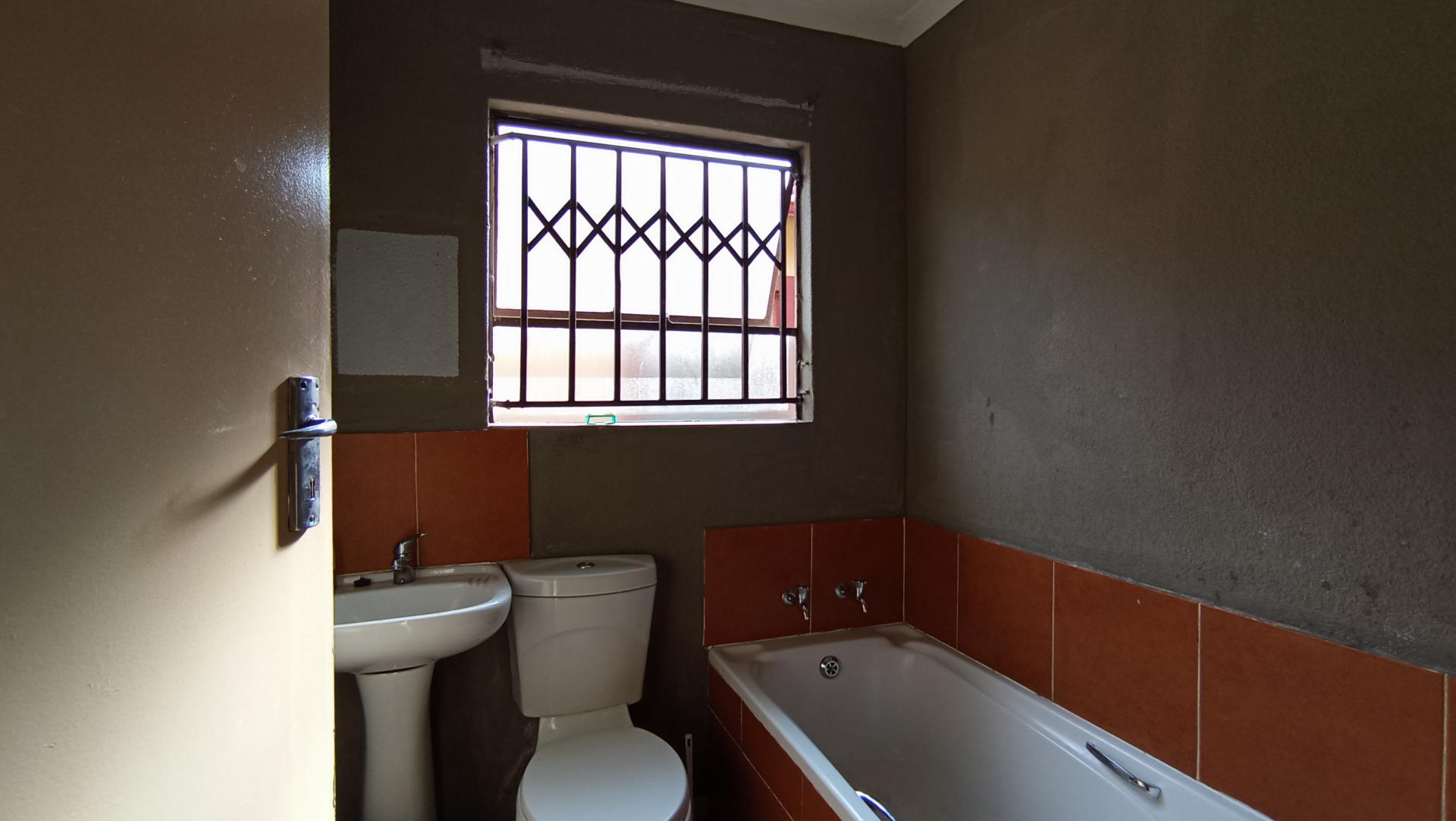 Bathroom 1 - 4 square meters of property in Soshanguve East