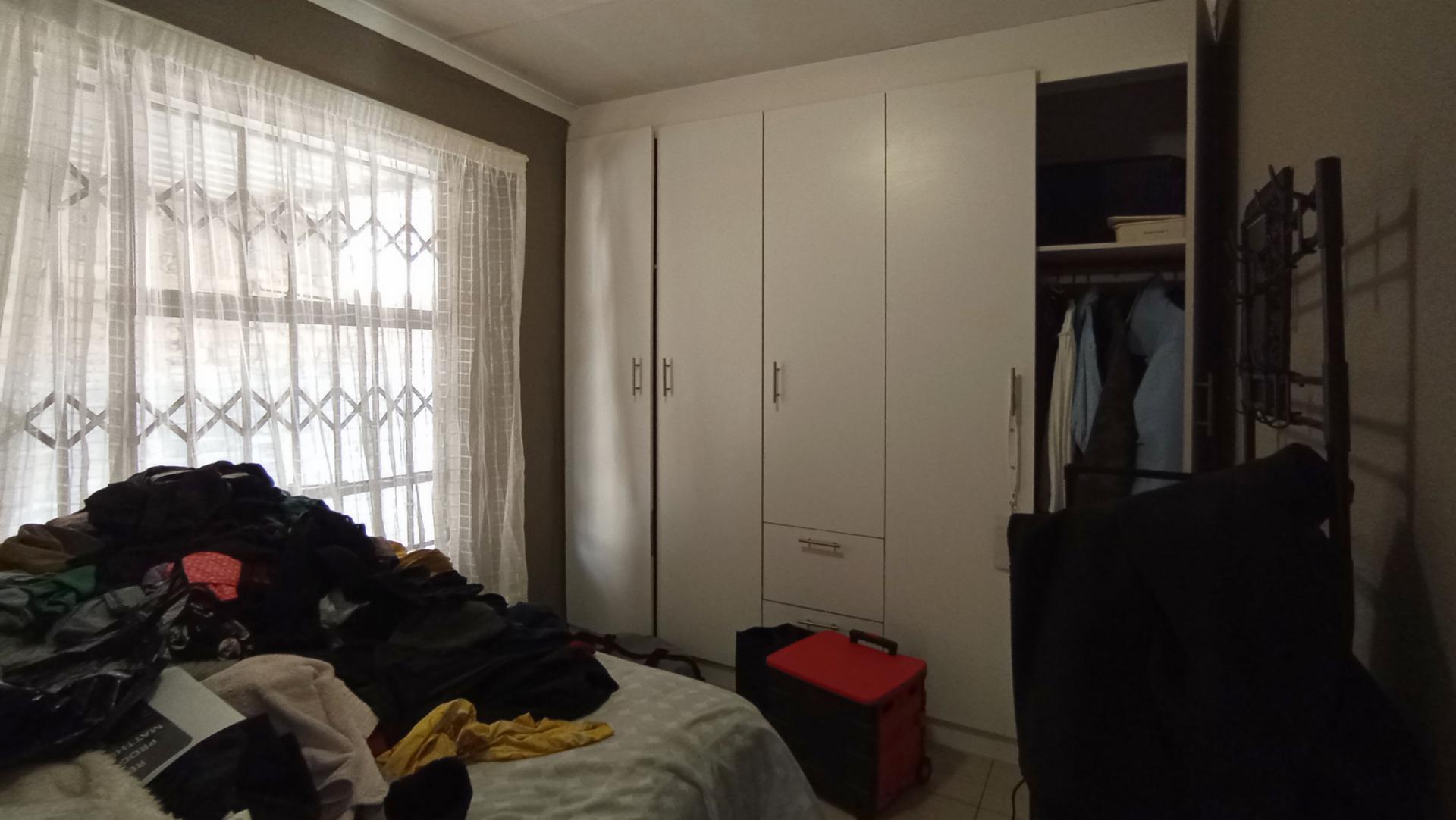 Bed Room 1 - 11 square meters of property in Soshanguve East