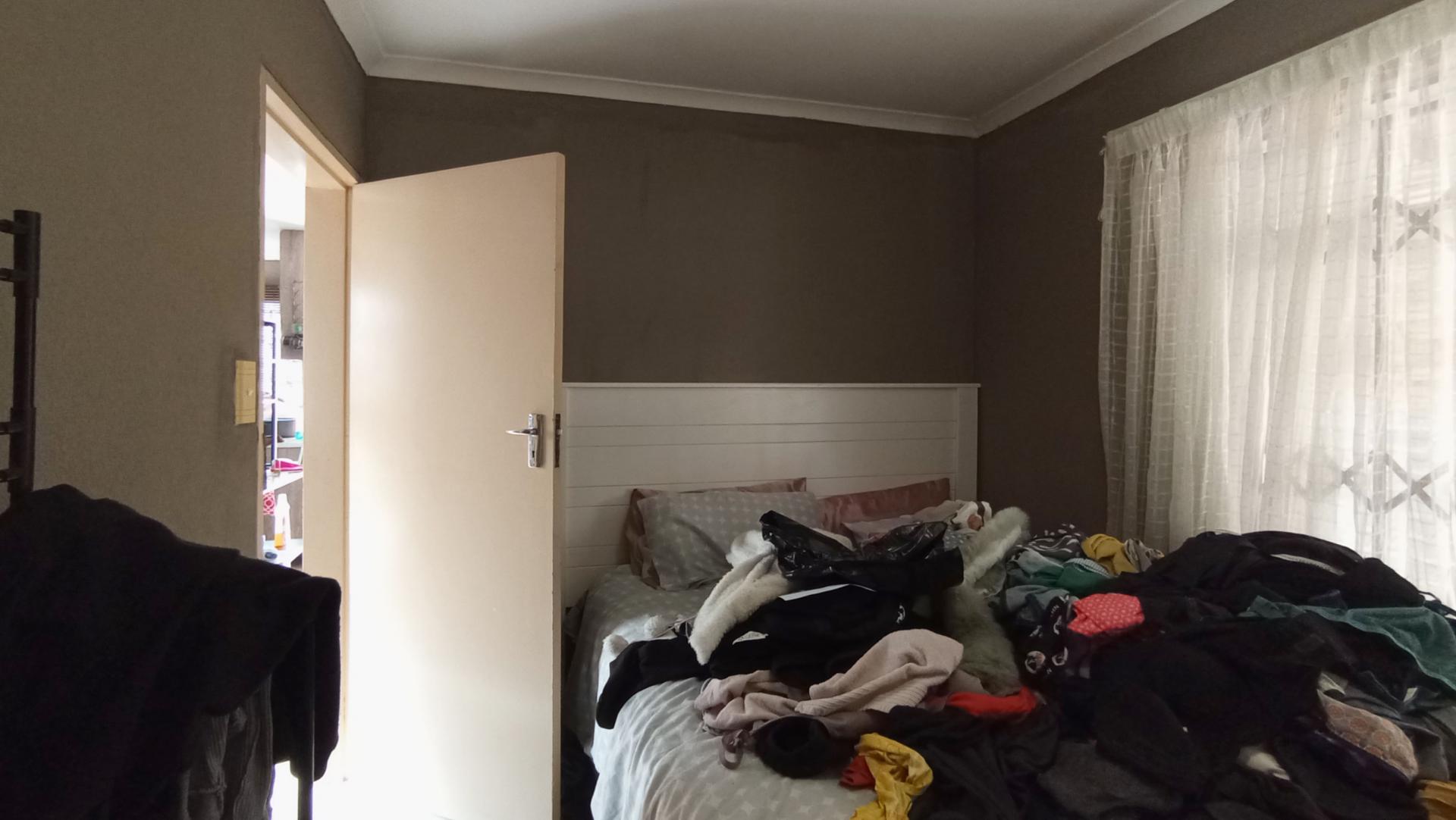Bed Room 1 - 11 square meters of property in Soshanguve East