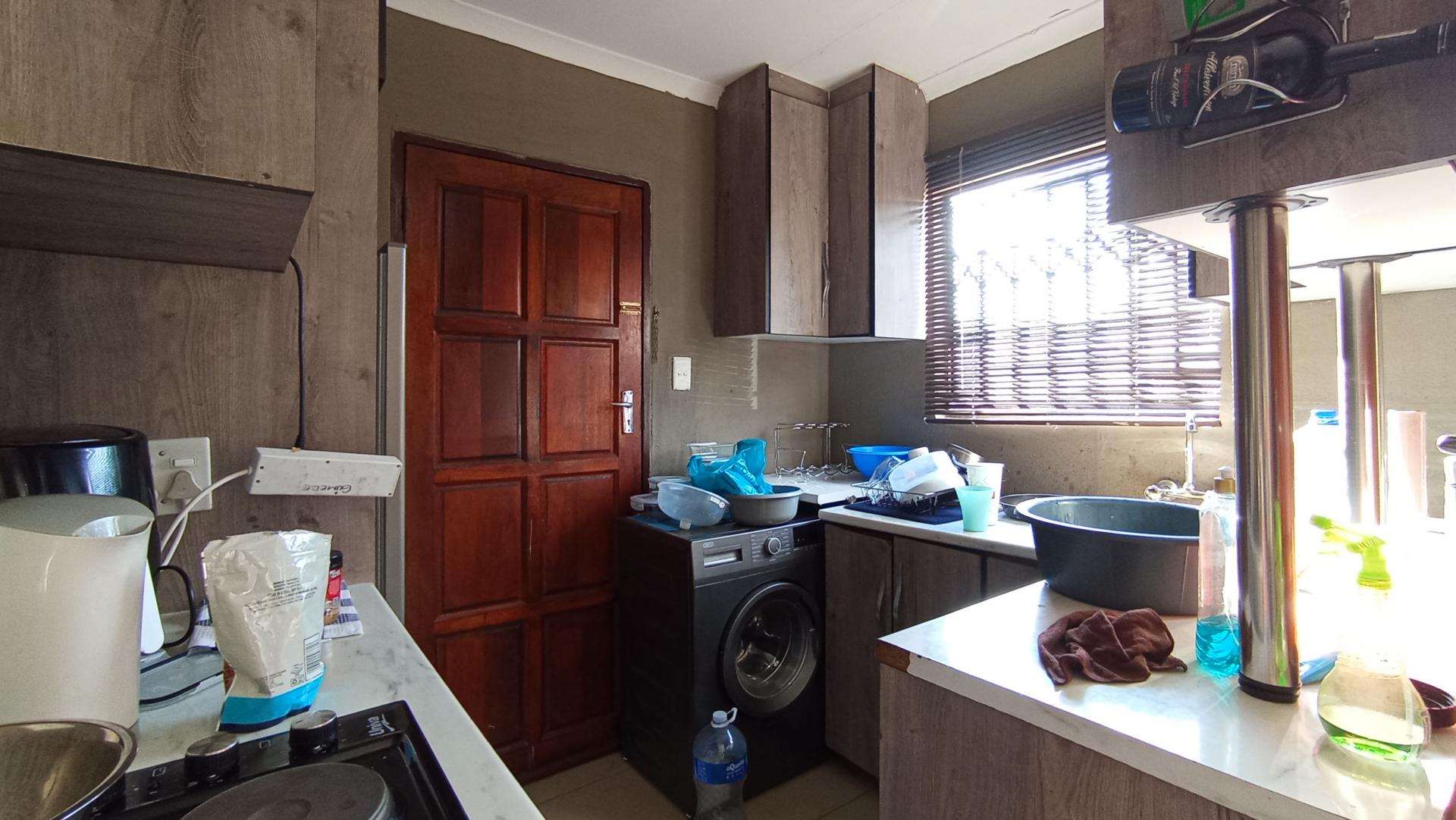 Kitchen - 19 square meters of property in Soshanguve East