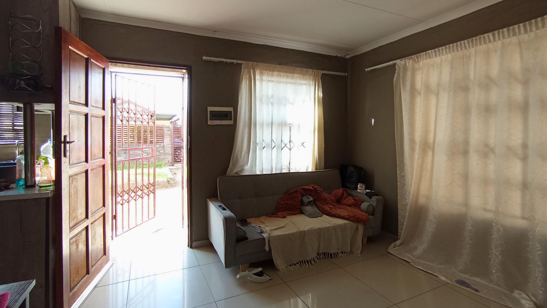 Lounges of property in Soshanguve East