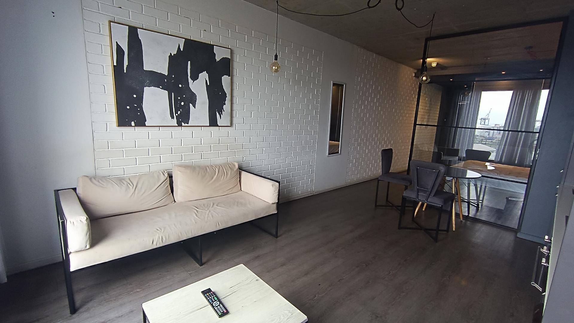Lounges - 16 square meters of property in Woodstock