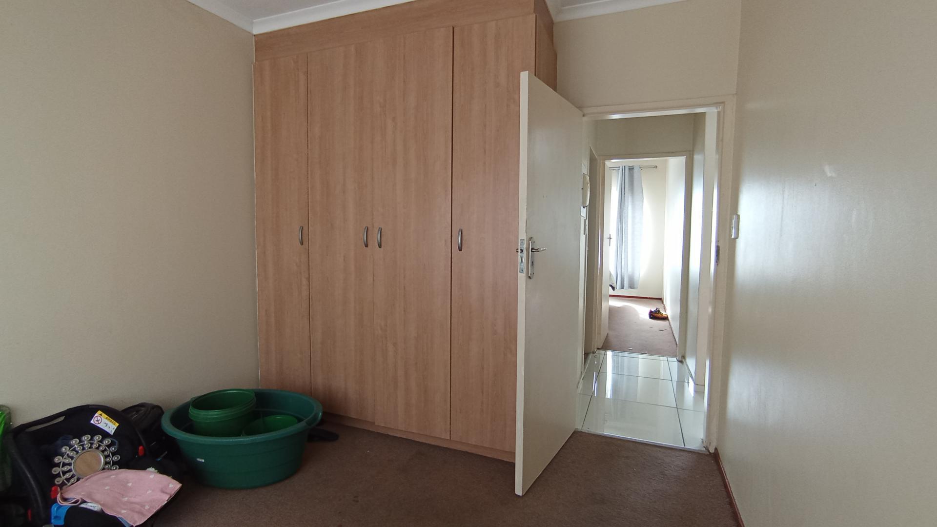 Bed Room 1 - 13 square meters of property in Montana Tuine