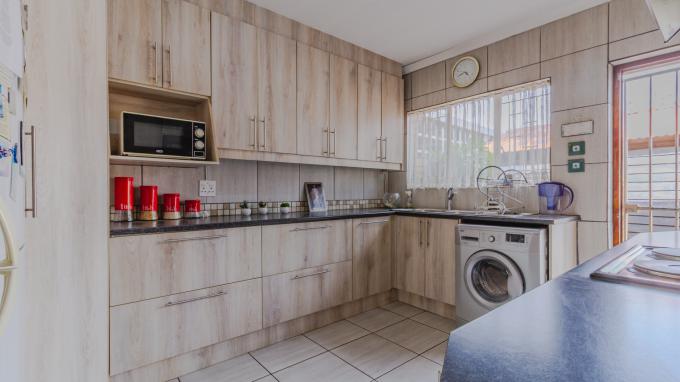 2 Bedroom Sectional Title for Sale For Sale in Dal Fouche - MR713550