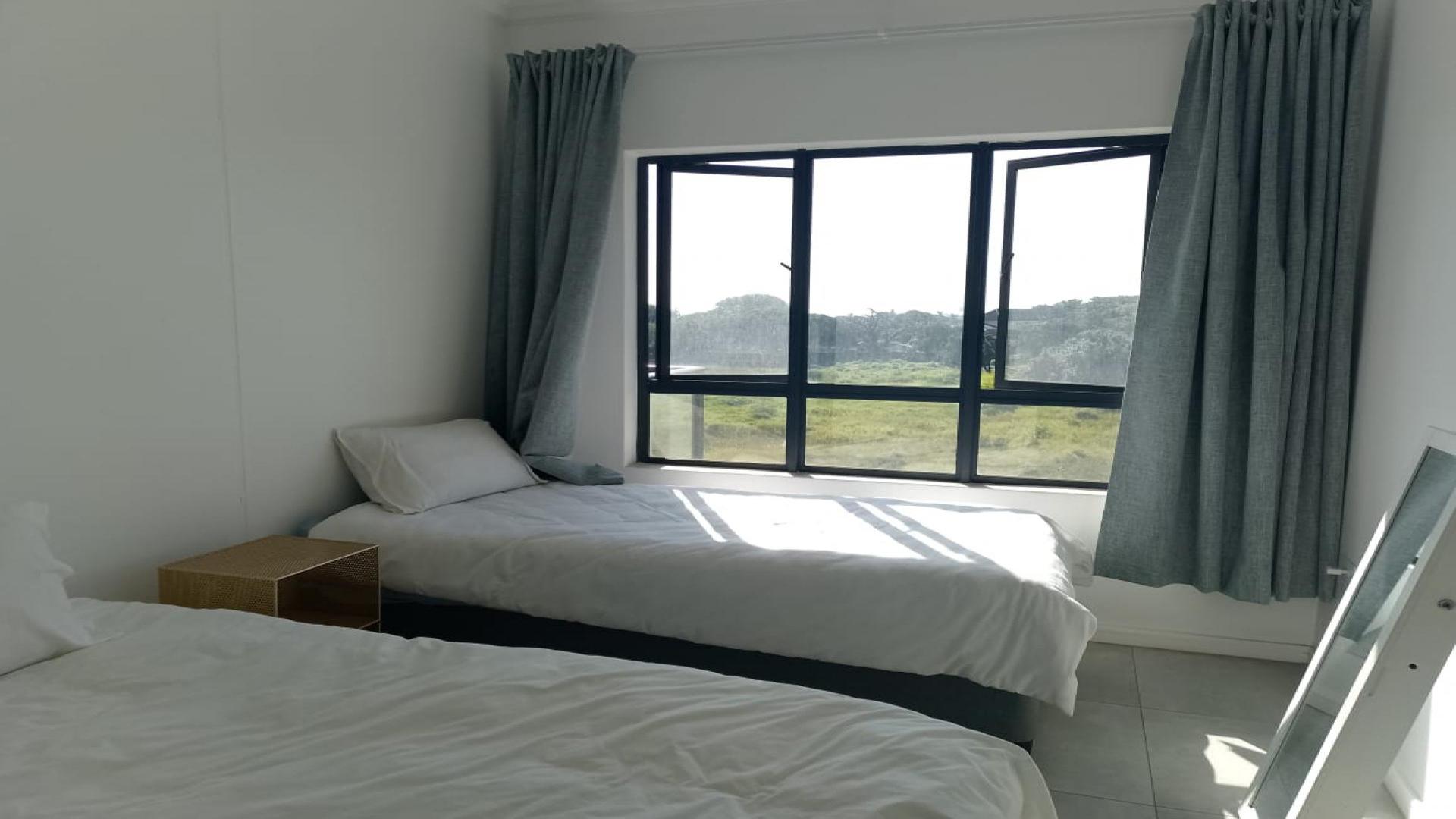 Bed Room 1 - 12 square meters of property in Umhlanga Rocks