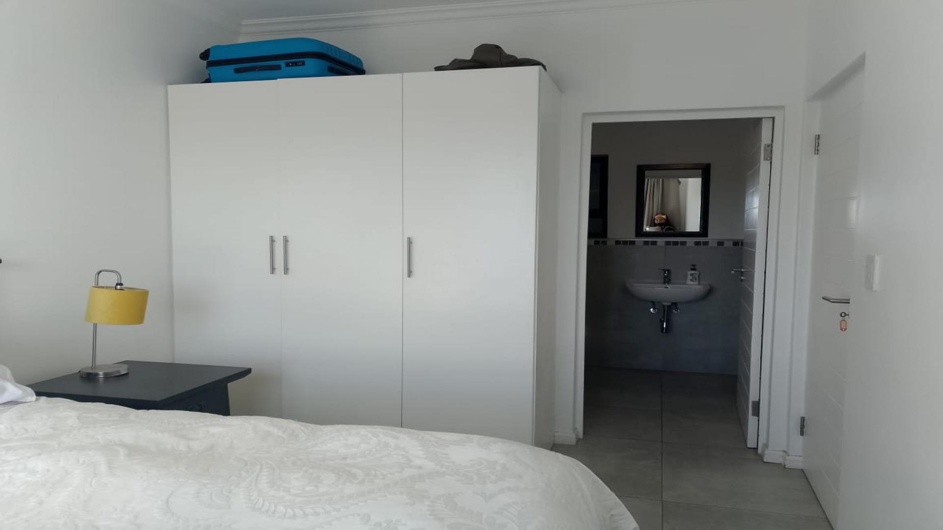 Main Bedroom - 11 square meters of property in Umhlanga Rocks