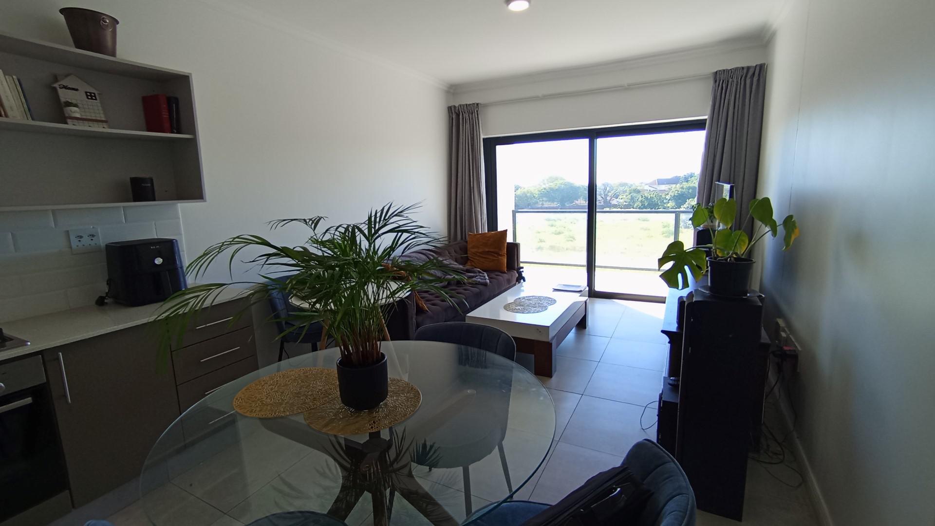 Lounges - 11 square meters of property in Umhlanga Rocks