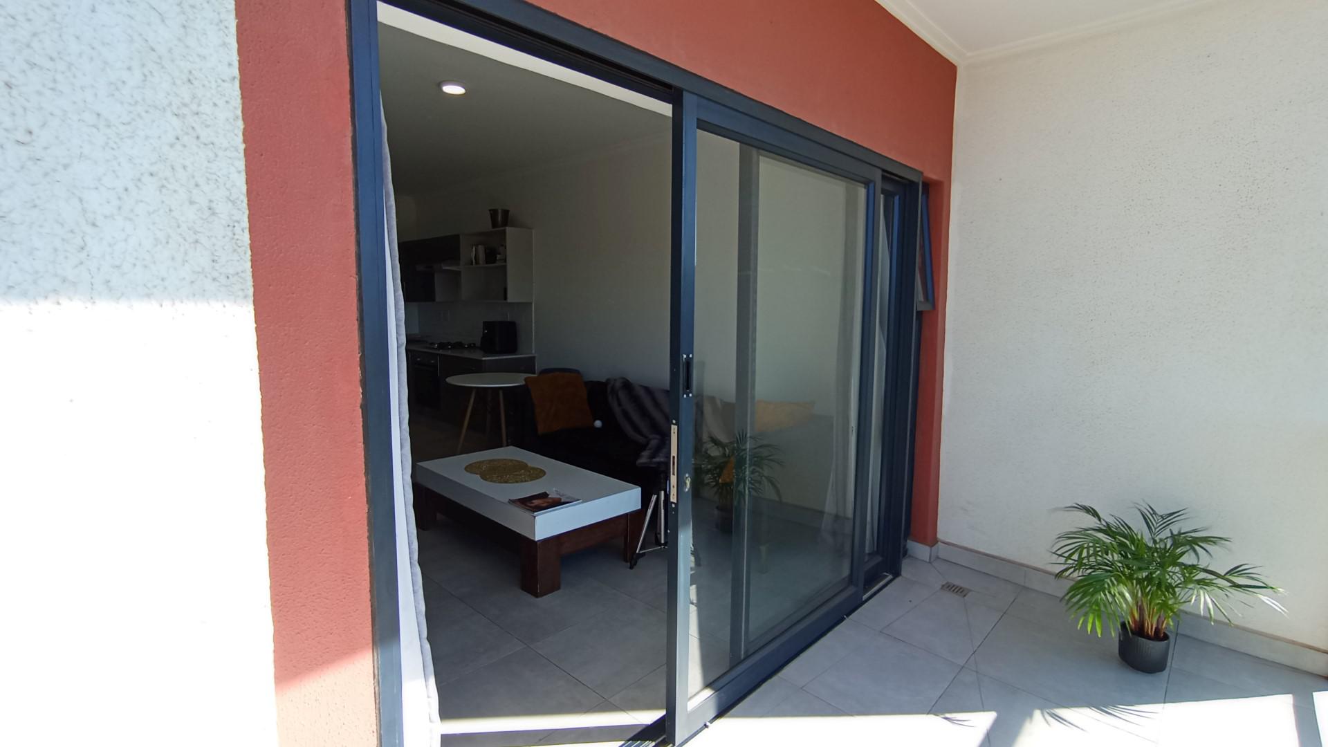 Balcony - 9 square meters of property in Umhlanga Rocks