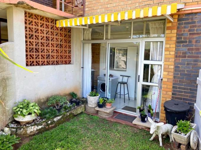 2 Bedroom Apartment for Sale For Sale in Amanzimtoti  - MR713576