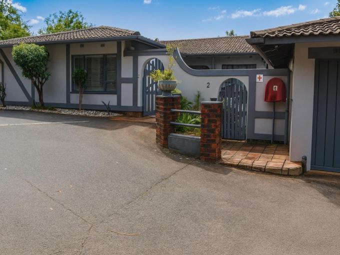 2 Bedroom Simplex for Sale For Sale in Amanzimtoti  - MR713578