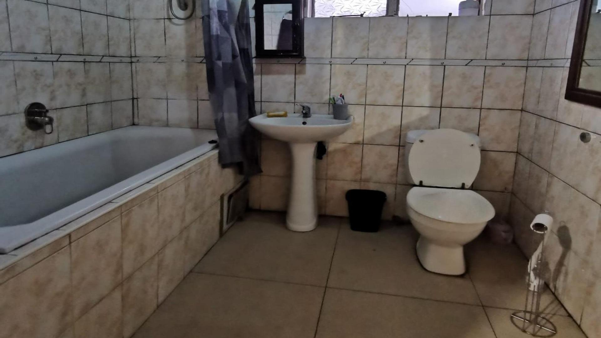 Bathroom 1 of property in Mitchells Plain