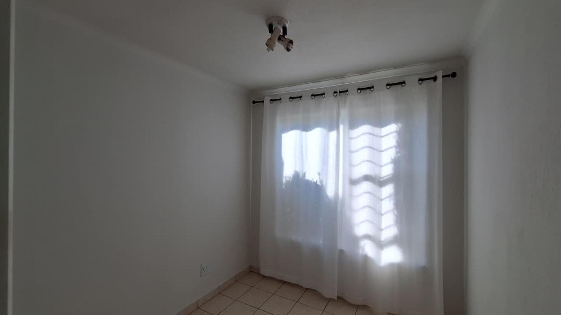 Bed Room 1 - 12 square meters of property in Little Falls