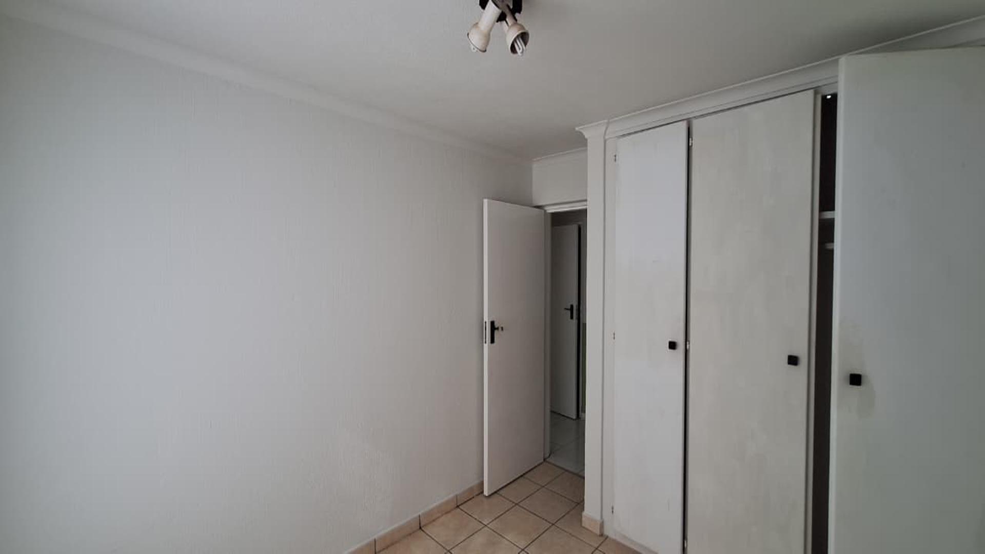 Bed Room 1 - 12 square meters of property in Little Falls