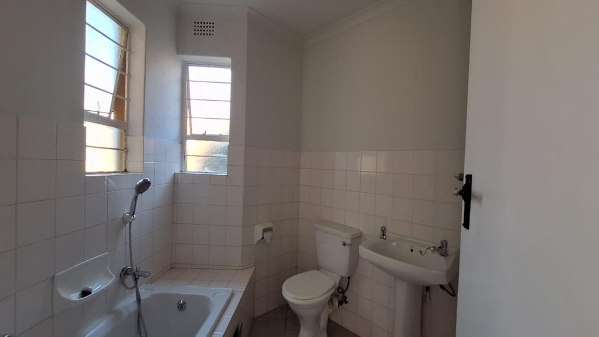 Bathroom 1 - 7 square meters of property in Little Falls