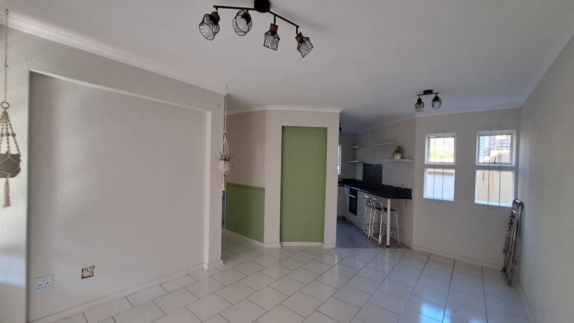 Lounges - 27 square meters of property in Little Falls