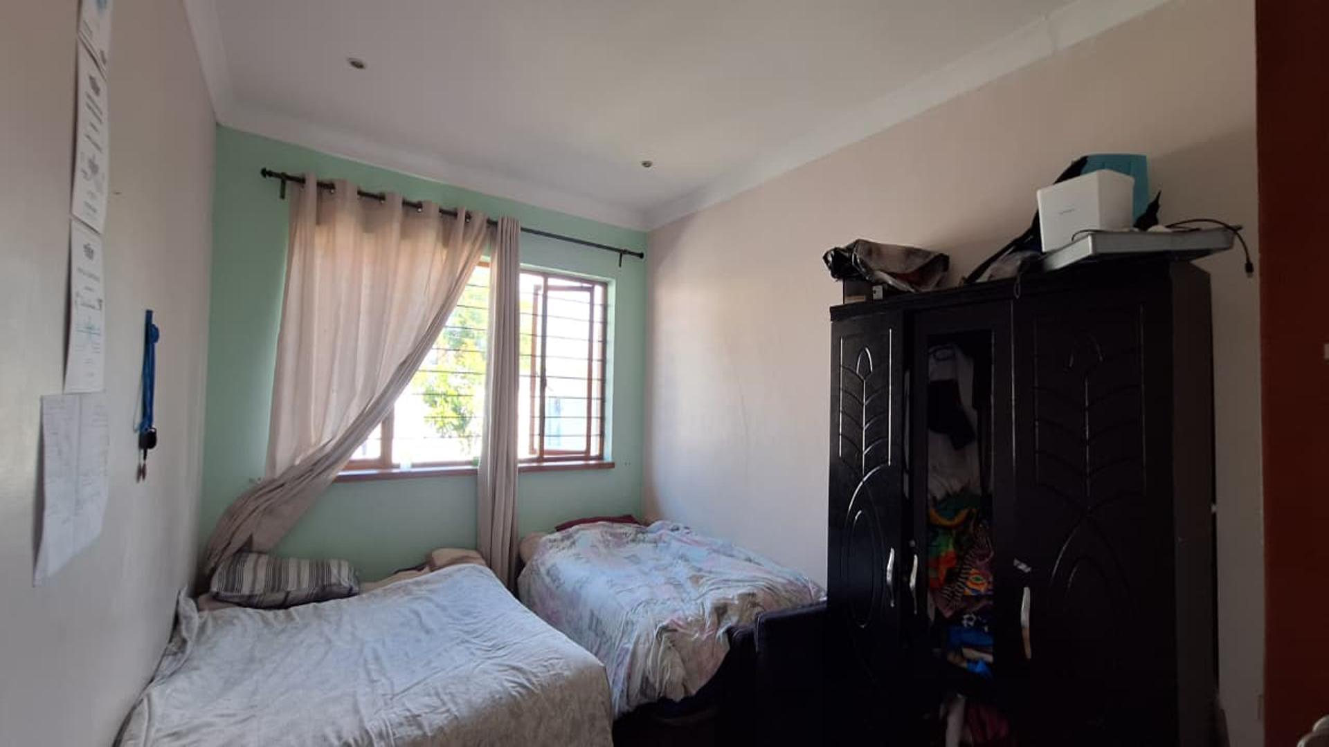 Bed Room 2 - 15 square meters of property in Sydenham - JHB