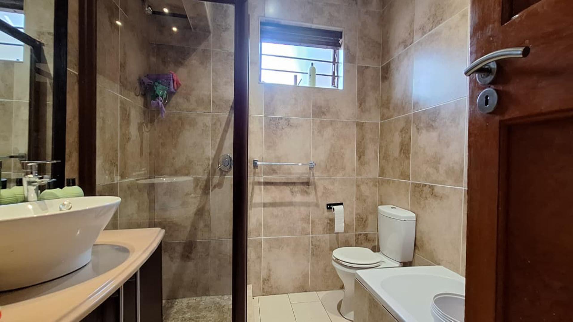 Bathroom 1 - 6 square meters of property in Sydenham - JHB