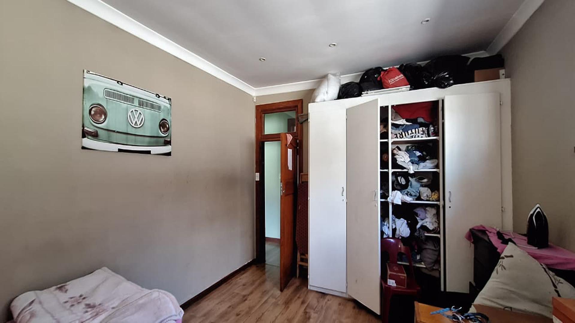 Bed Room 3 - 19 square meters of property in Sydenham - JHB
