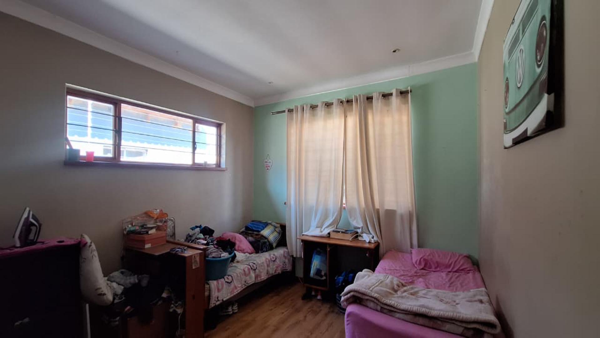 Bed Room 3 - 19 square meters of property in Sydenham - JHB