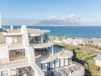  of property in Bloubergstrand