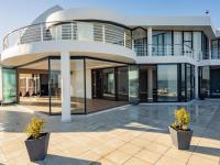  of property in Bloubergstrand