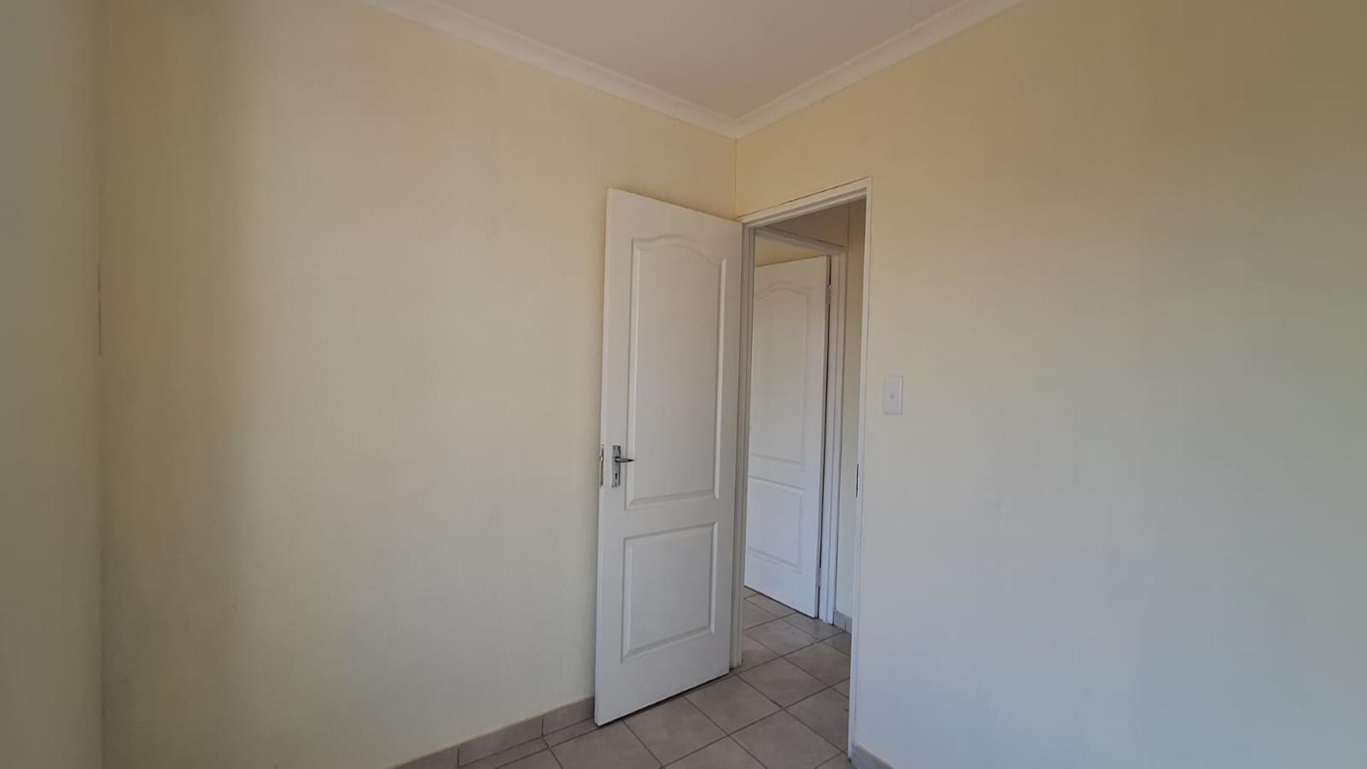 Bed Room 1 - 8 square meters of property in Riversdale