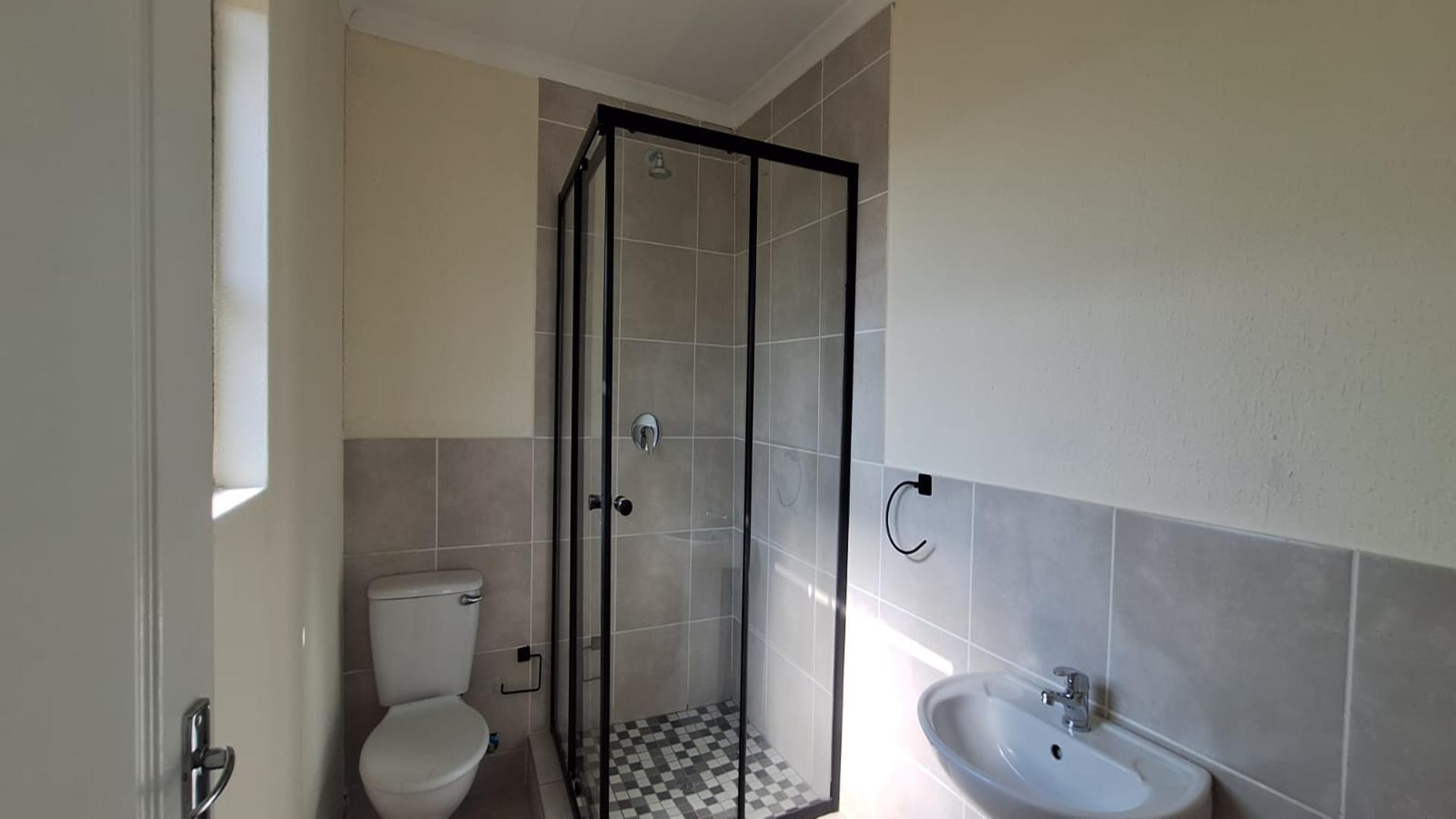 Main Bathroom - 4 square meters of property in Riversdale