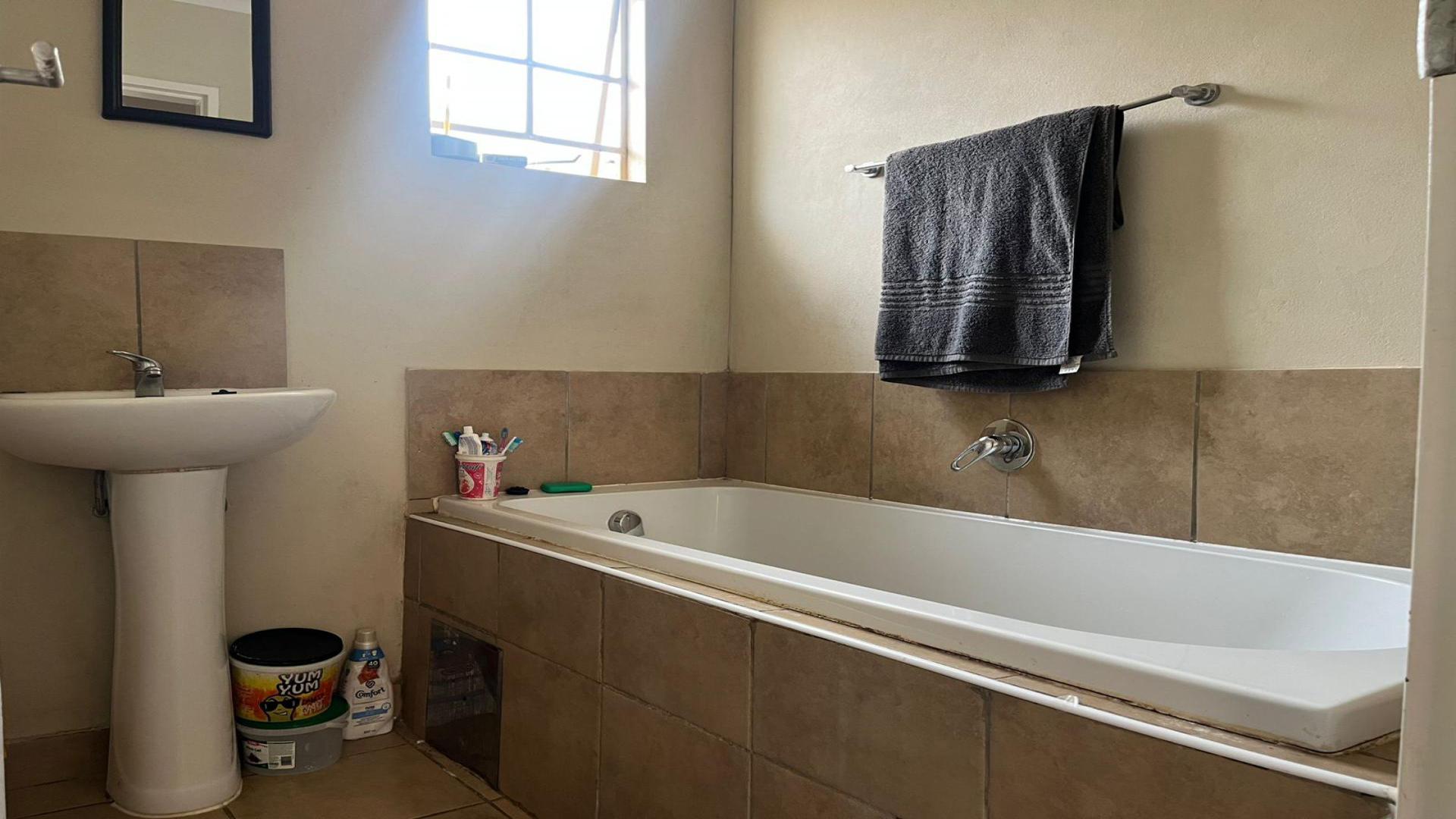 Bathroom 1 of property in Palm Ridge