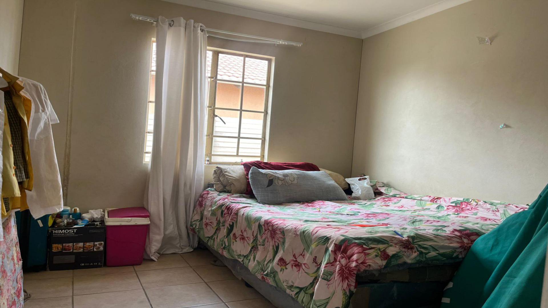 Bed Room 1 of property in Palm Ridge