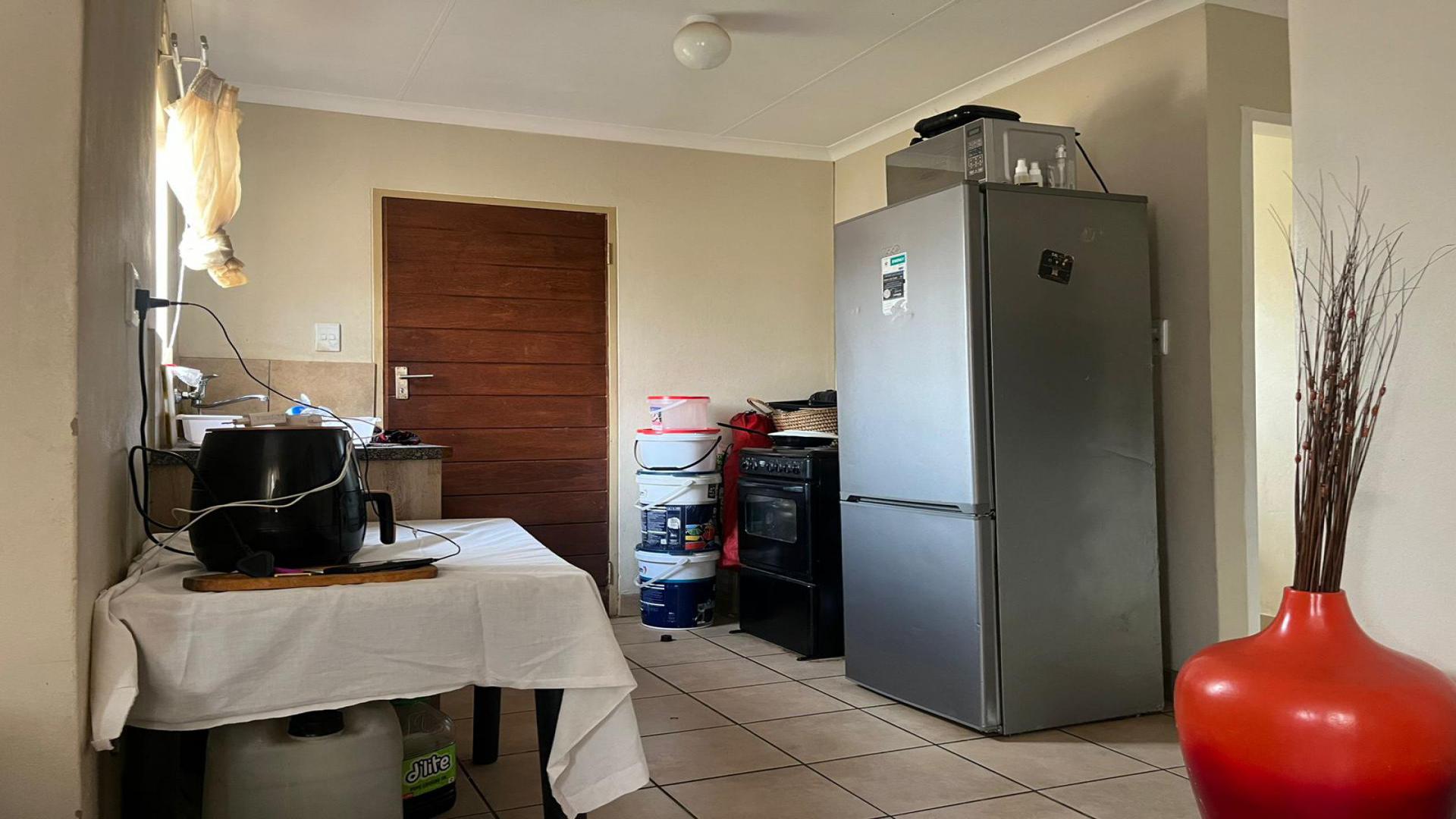 Kitchen of property in Palm Ridge