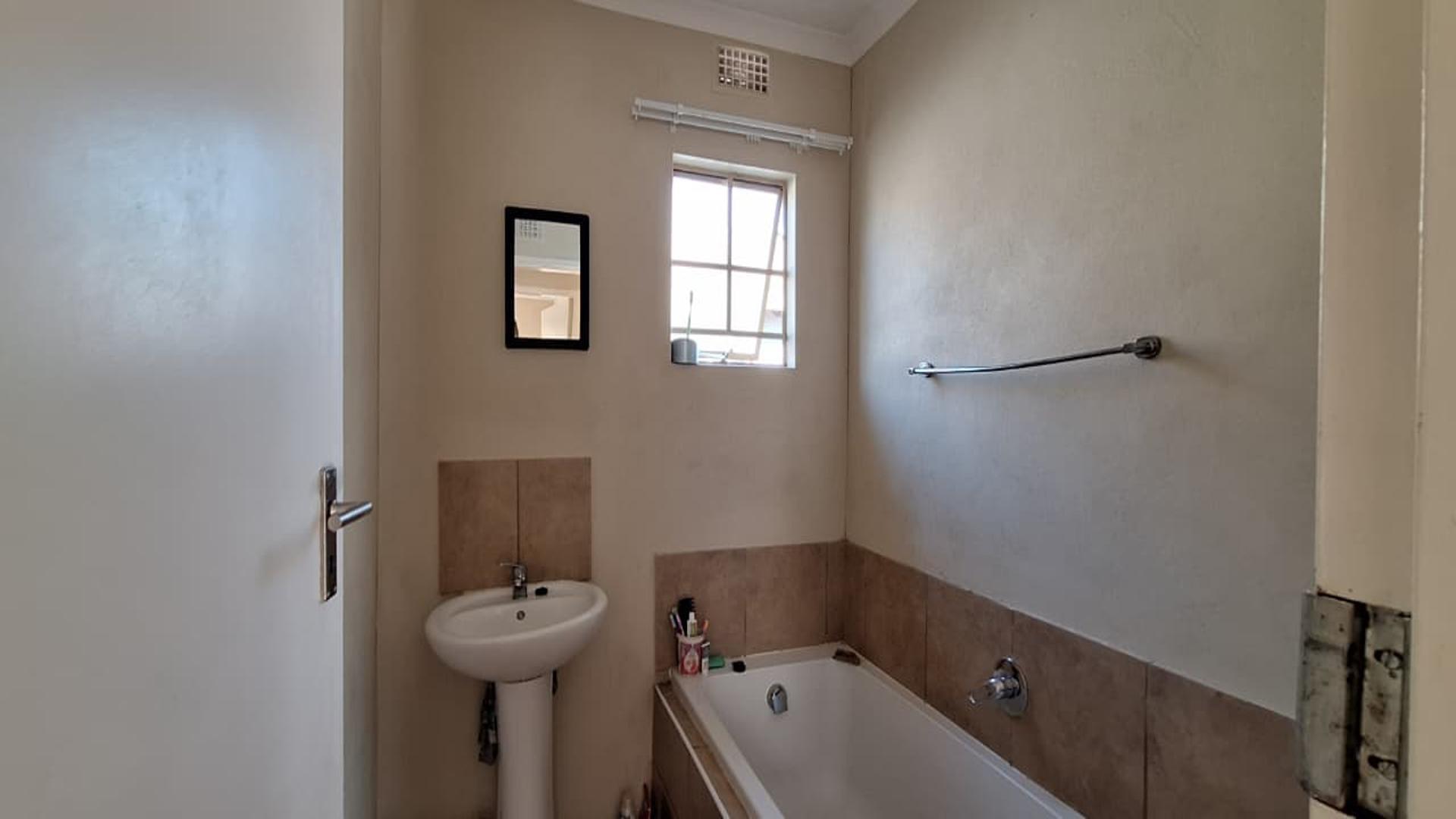 Bathroom 1 - 2 square meters of property in Palm Ridge