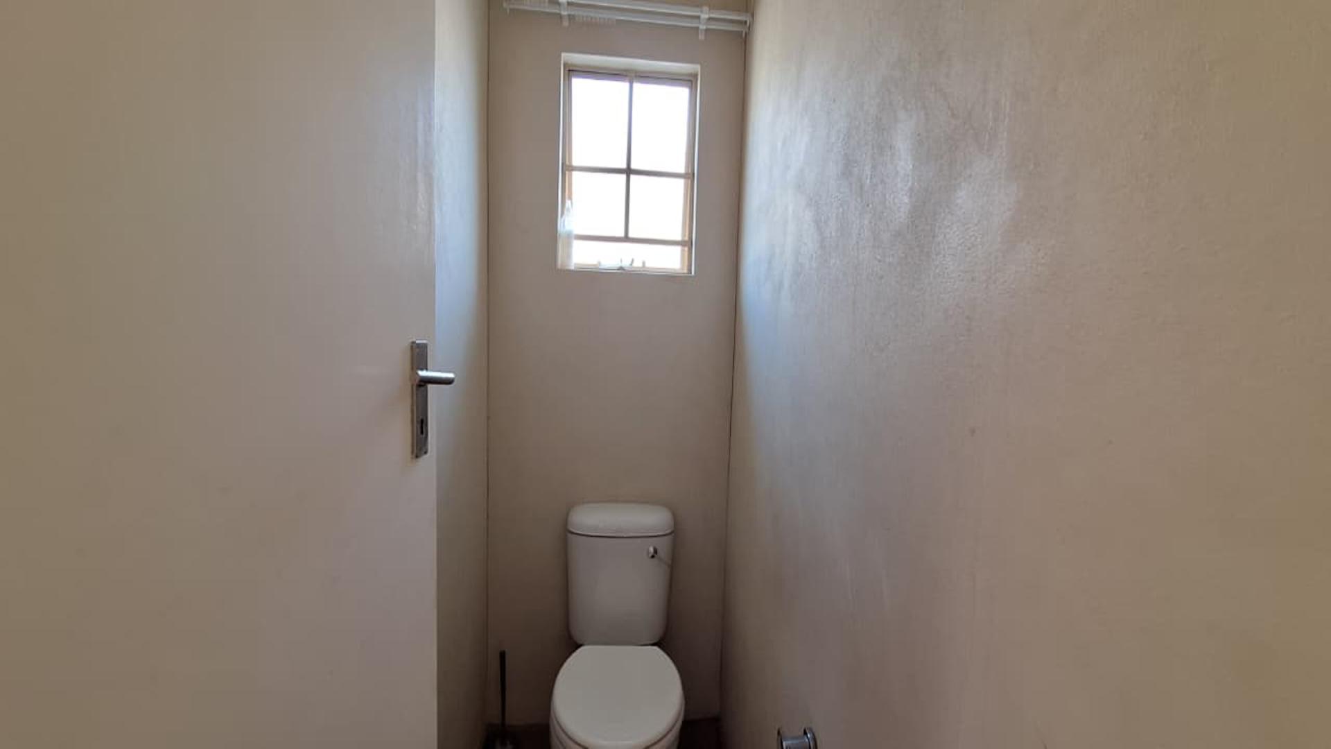 Bathroom 2 - 4 square meters of property in Palm Ridge