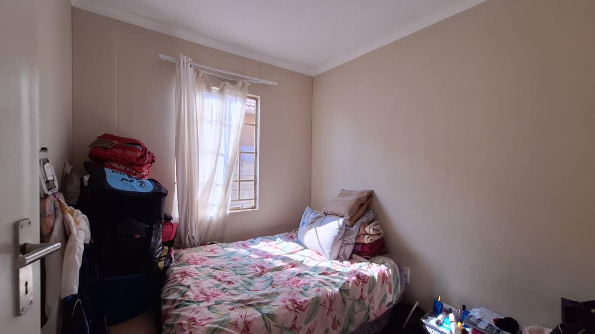 Bed Room 2 - 9 square meters of property in Palm Ridge